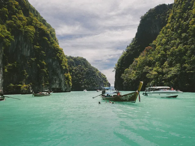 Vietnam Visa Requirements for UAE Residents from Dubai &mdash; visa application service for UAE residents by Green Apple Travel